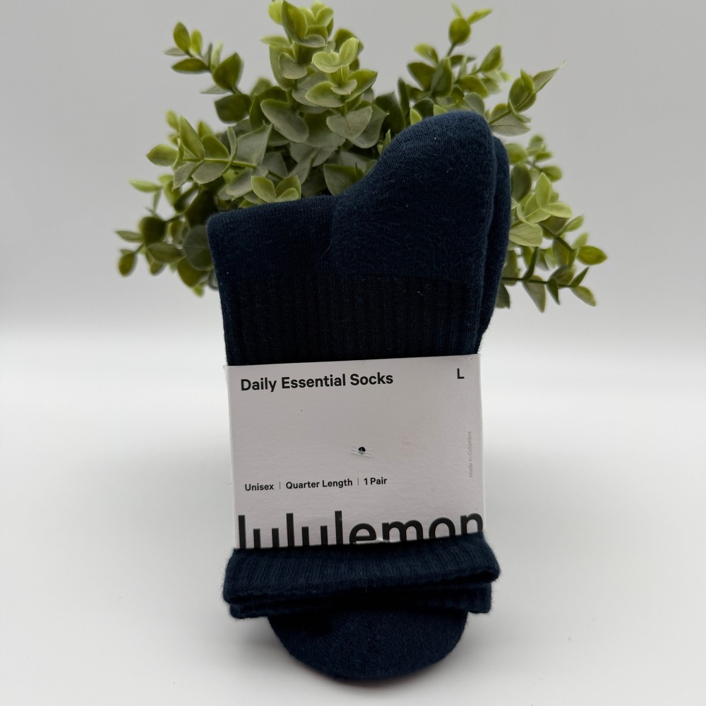 Lululemon Daily Essential Socks True Navy Quarter Length Unisex Size Large NWT